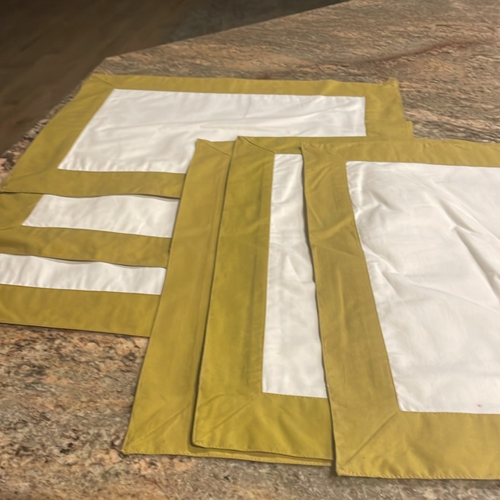 NWOT-Mustard and Cream Placemats -Set of 6 Never used.